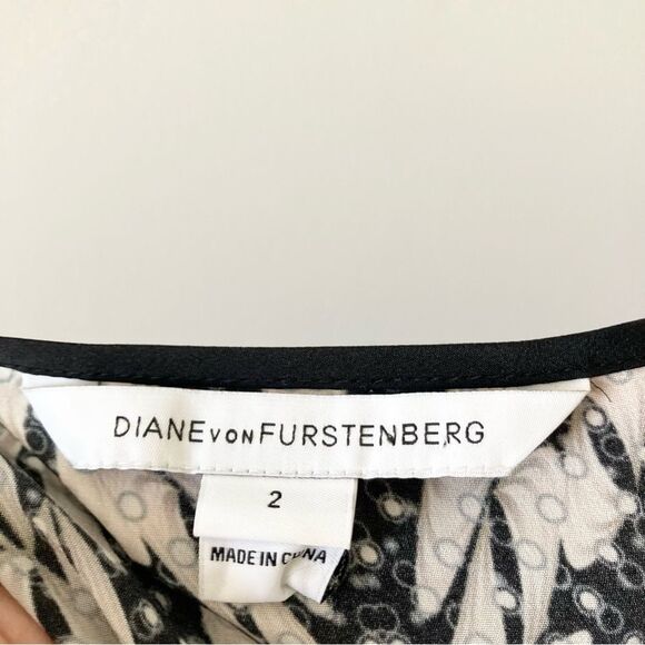 Diane Von Furstenberg Shany Abstract Floral Lace Jumpsuit in Black Nougat Size 2 - Picture 5 of 7